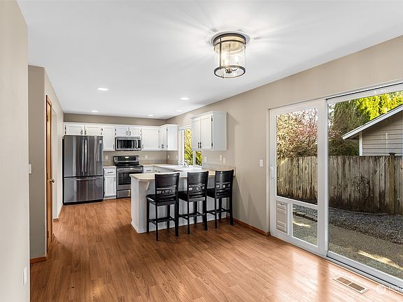 5th image of 6632 Kirsop Village Drive SW