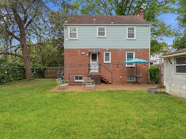 855 N Frederick St — Photo 15