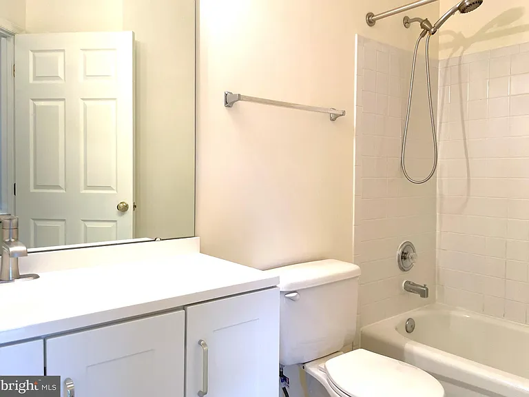 2540 Banshire Dr — Photo 43