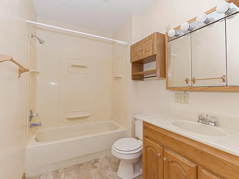 Bedroom hall full bath.