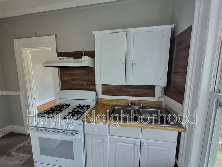 216 E Main St #7 — Photo 8