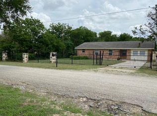 304 E Tomlinson St, Florence, TX 76527