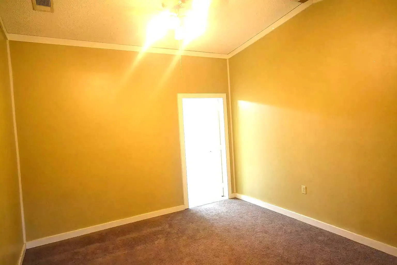4 bed, 4.0 bath, 2508 sqft, $2,000 — Photo 4