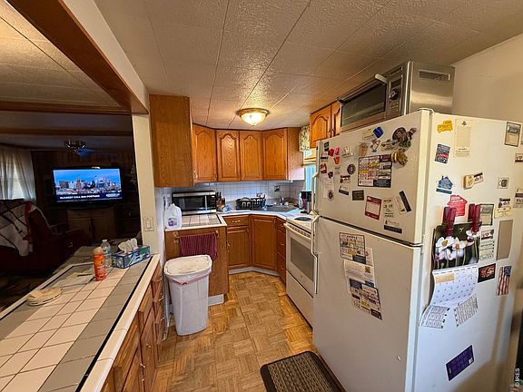 3rd image of 210 Sycamore St
