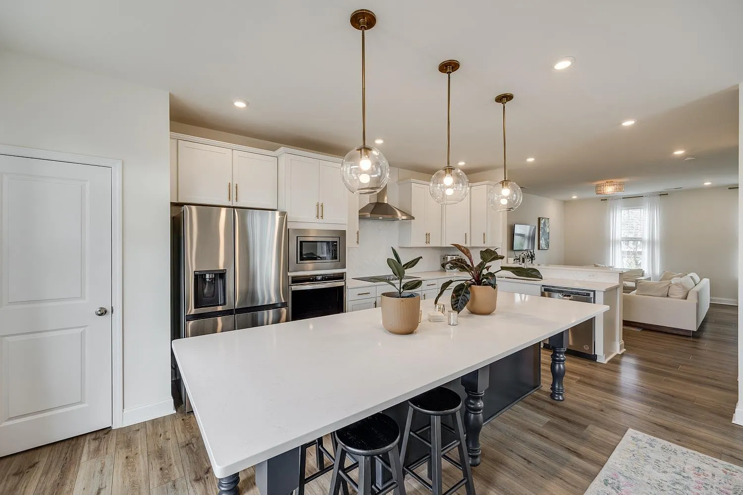 4 bed, 3.5 bath, 2024 sqft, $2,700 — Photo 4
