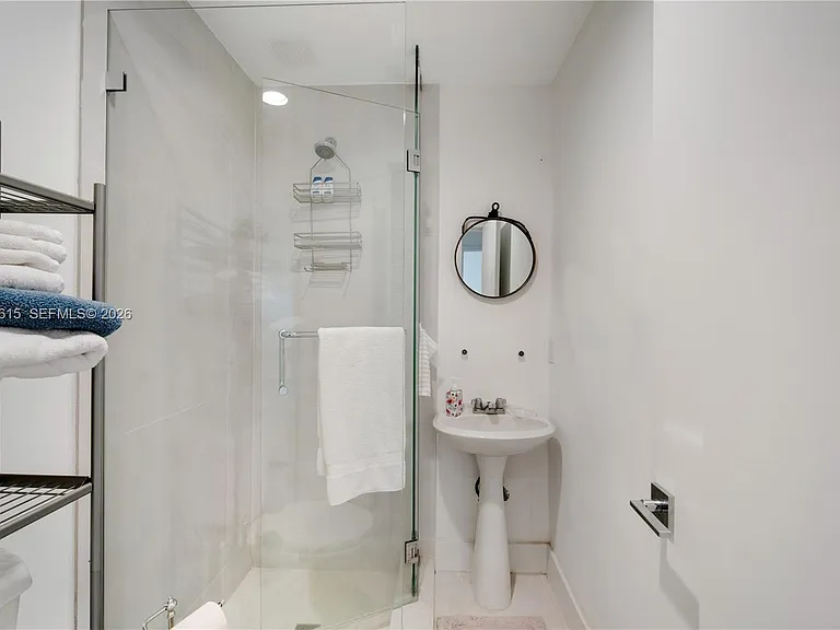 324 Caribbean Rd — Photo 3