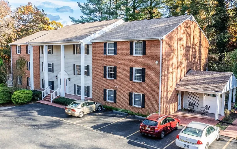 2 bed, 1.5 bath, 1000 sqft, $1,295 — Photo 3