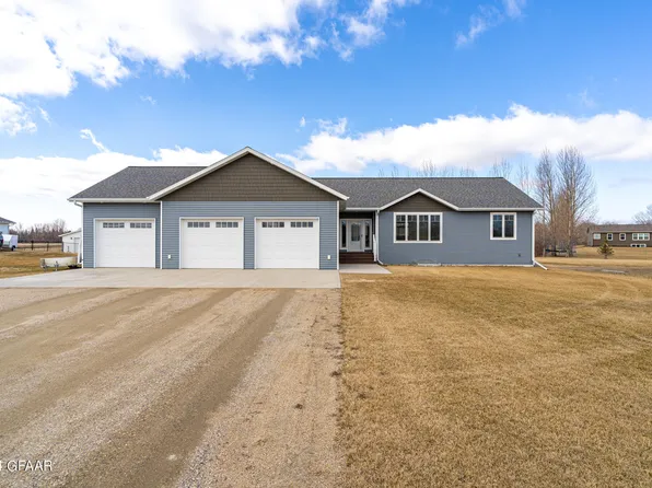 24605 Heritage Dr, Crookston, MN 56716