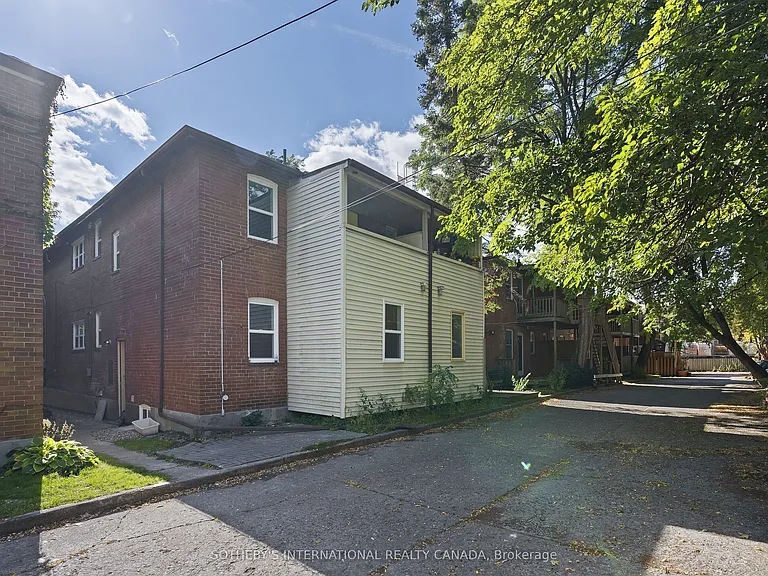 30 Strathgowan Ave #UPPER — Photo 16