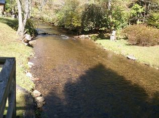 325 Runaway Hills Rd, Franklin, NC 28734