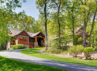 489 Meadow Ridge Ln, Hudson, WI 54016