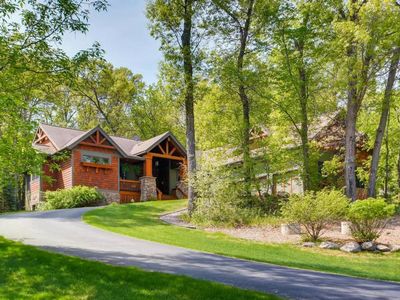 489 Meadow Ridge Ln, Hudson, WI, 54016