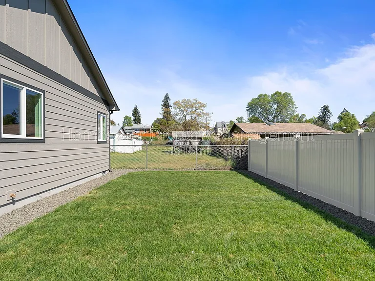 222 N Sargent Rd — Photo 31