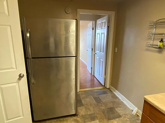 3rd image of 25 Sargent St