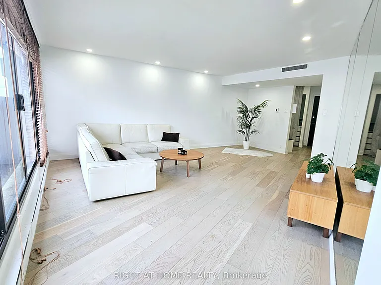 65 Harbour Sq #3306 — Photo 3