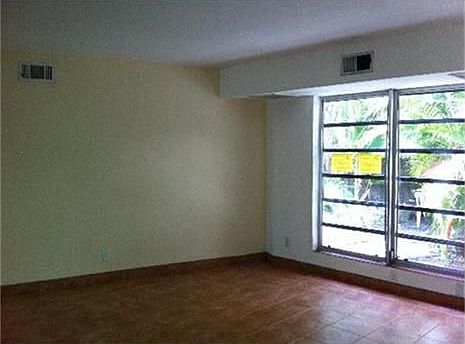 5th image of 4321 NE 21st Ave APT 1
