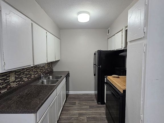 5th image of 315 Menlo Dr