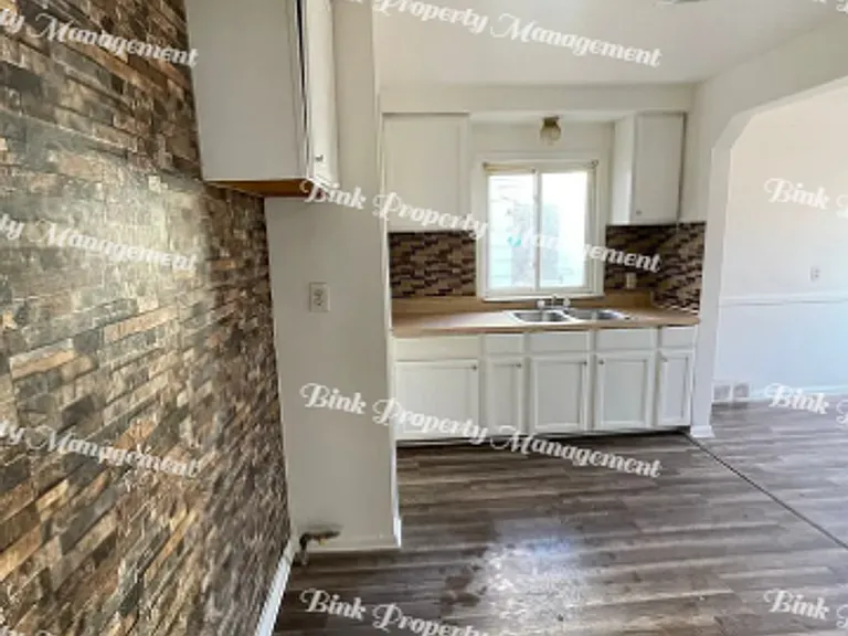 20277 Ferguson St — Photo 7