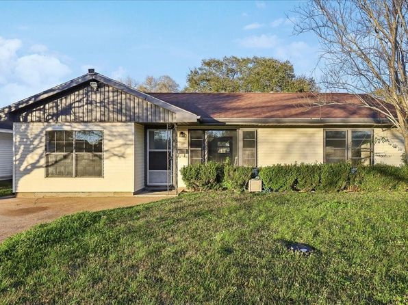 623 S 8th St, Nederland, TX 77627