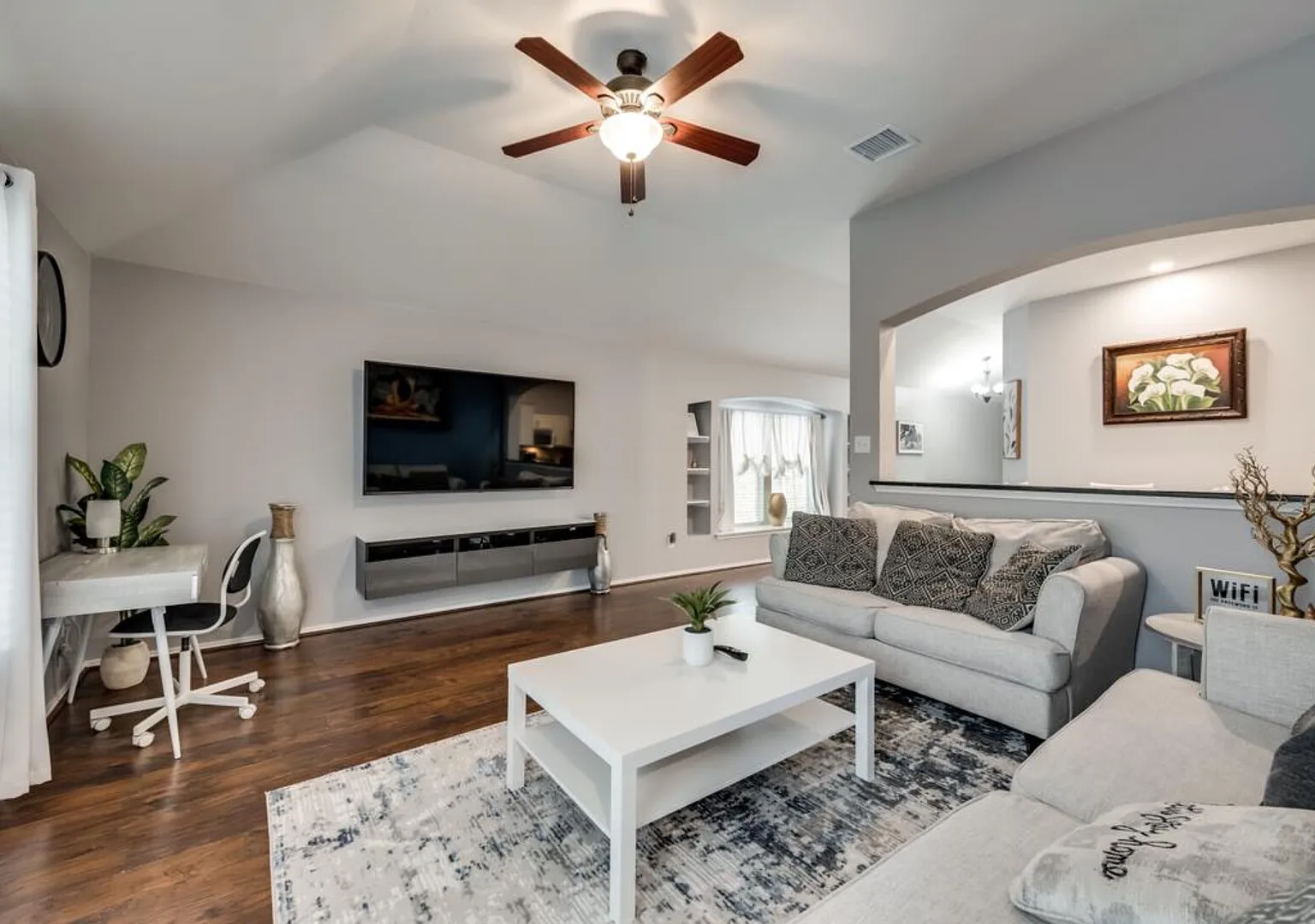 GP020 World Cup Stay - 10min to AT&T - Sleeps 6 - Free Parking — Photo 2