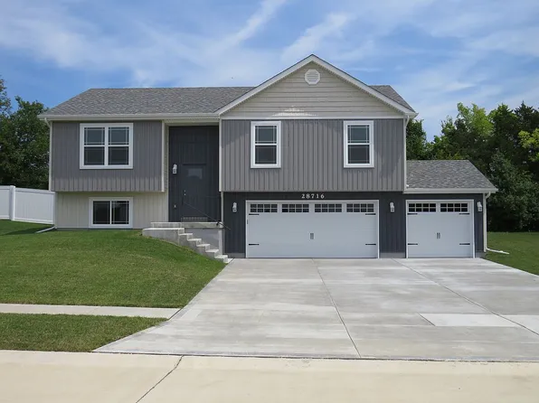 28716 Woodland Heights Dr, Warrenton, MO 63383