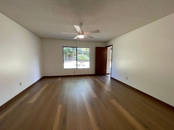 5th image of 990 Wildflower Way