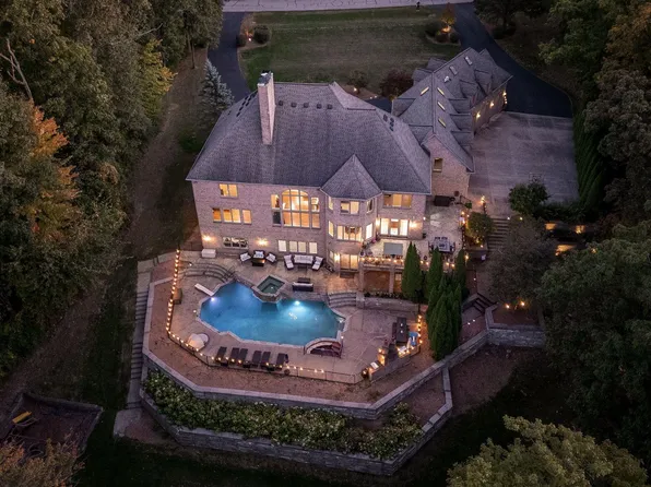 3002 Tall Timbers Dr, Milford, MI 48380