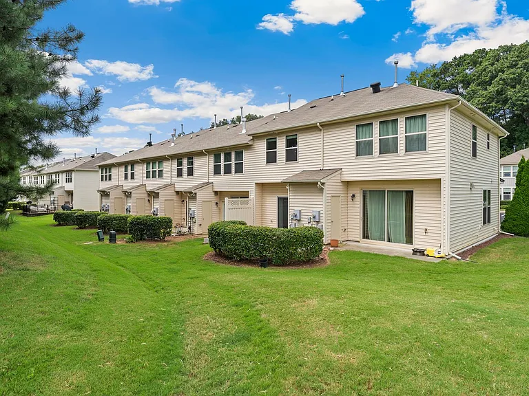 23 Pocono Dr — Photo 18