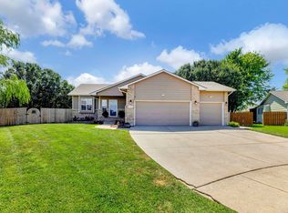 1913 E Sunset Ct, Goddard, KS 67052