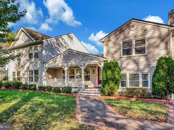 8110 Spruce St, Manassas, VA 20111