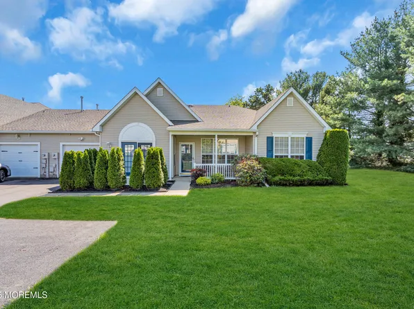 32 Sunnybrook Lane, Lakewood, NJ 08701