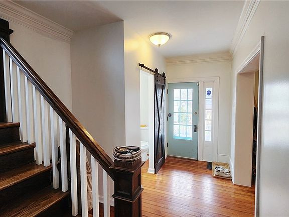 5th image of 678 Chestnut St
