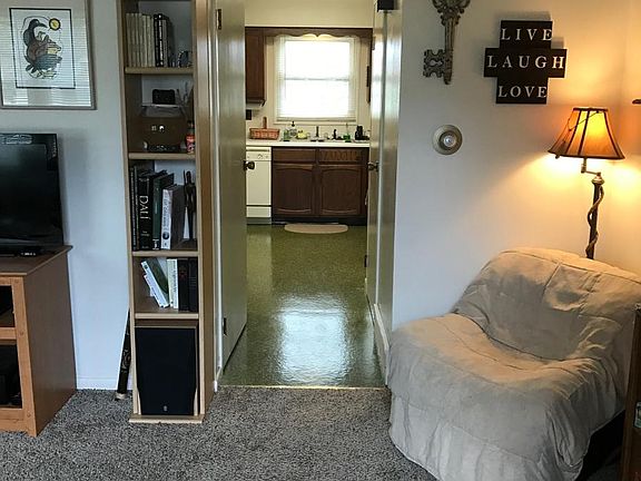 3rd image of 100 Terrace Dr