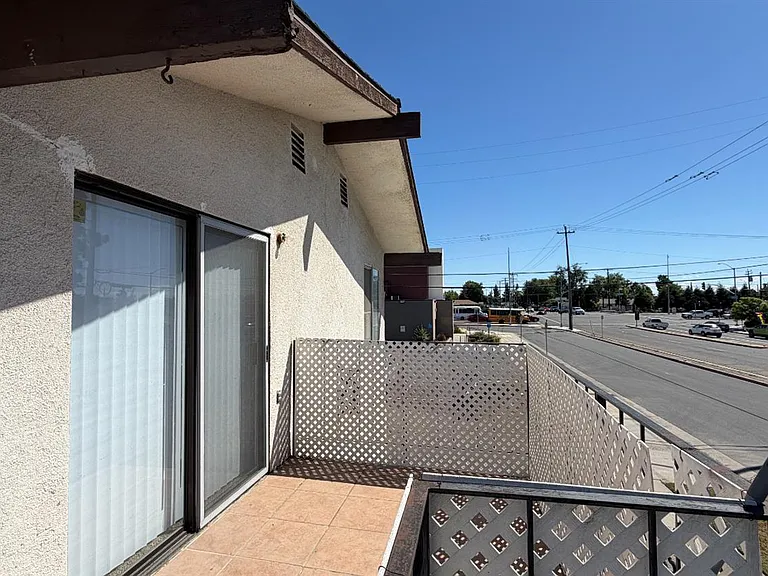 2514 E Andrews Ave — Photo 25