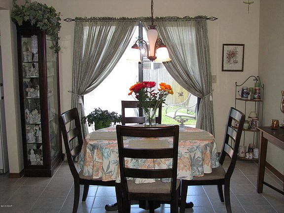2nd image of 142 Woodbridge Cir S