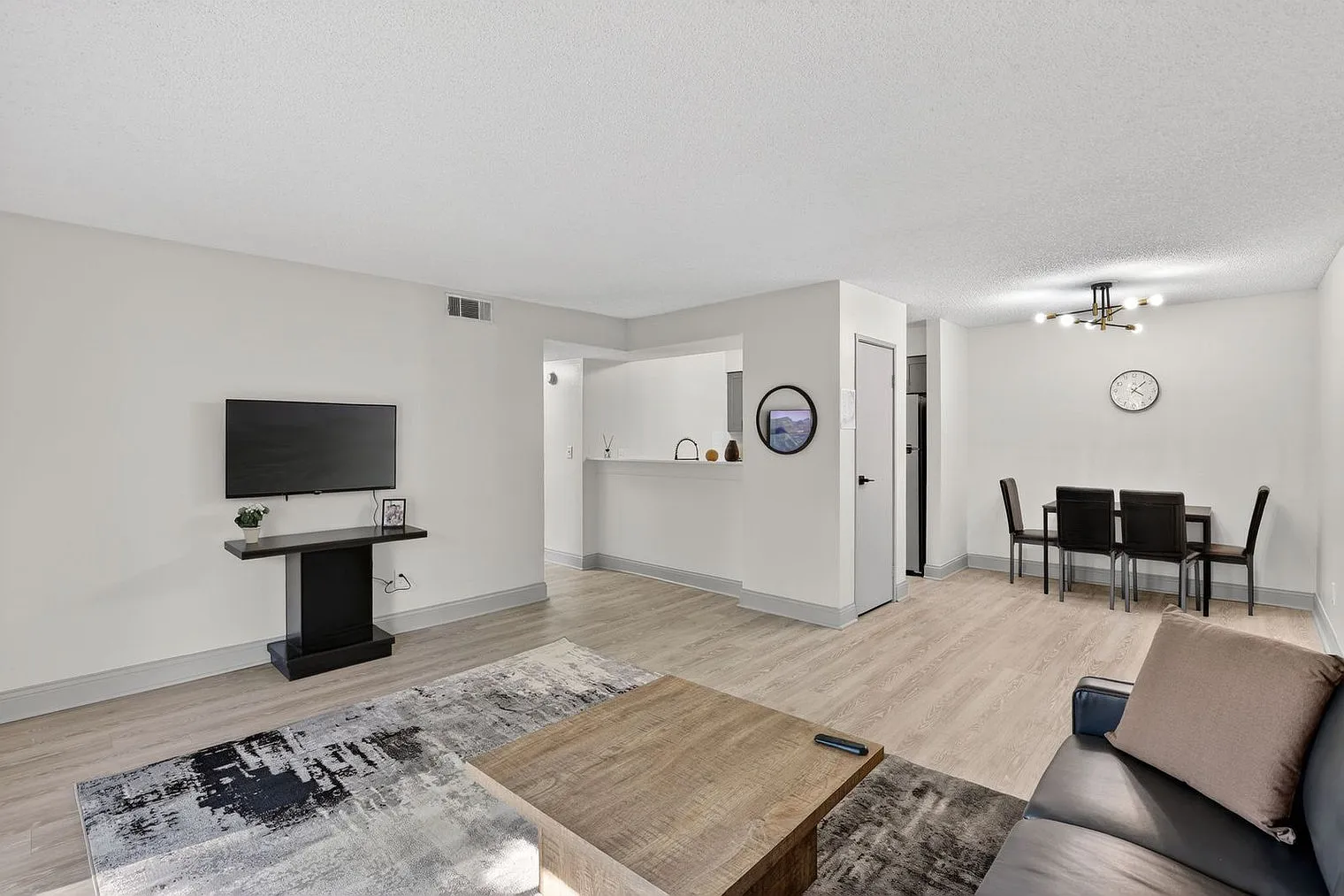 2 bed, 1.0 bath, 764 sqft, $2,106 — Photo 2