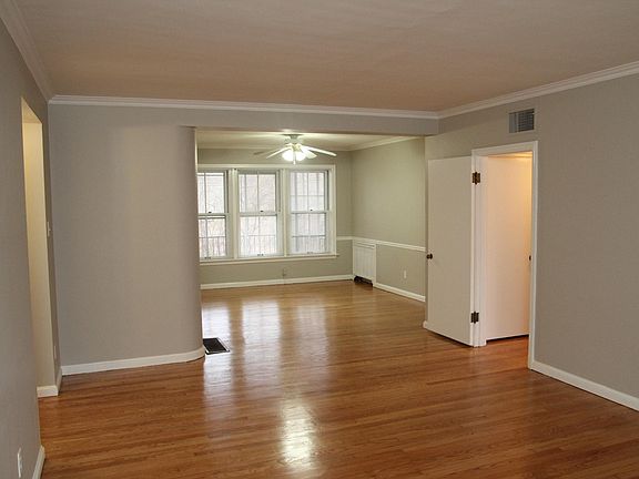 3rd image of 8255 Delmar Blvd APT 1E