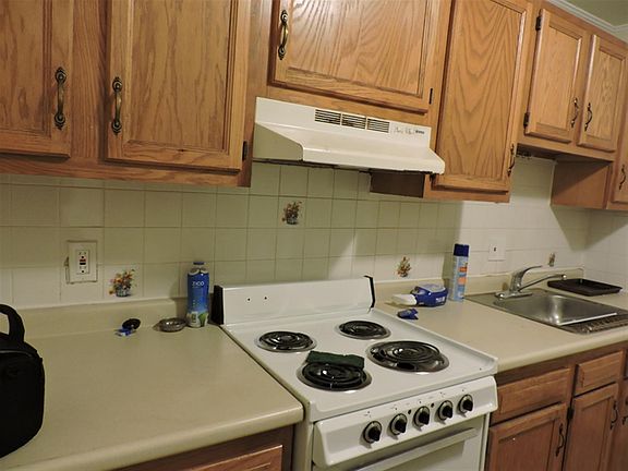2nd image of 243 Columbia St APT 2