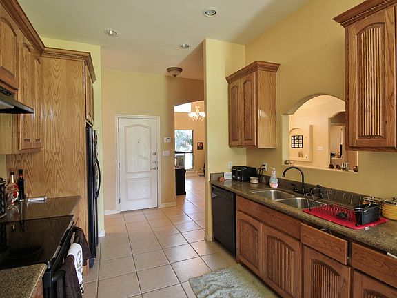 3rd image of 2507 Leslie St