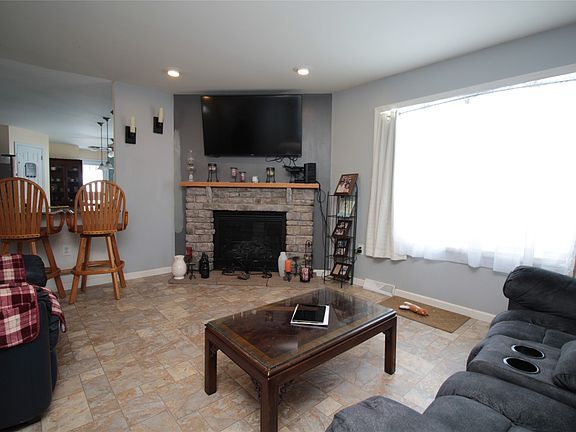 2nd image of 33 Doolittle Rd