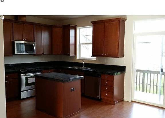 3rd image of 3254 SE Brookwood Ave
