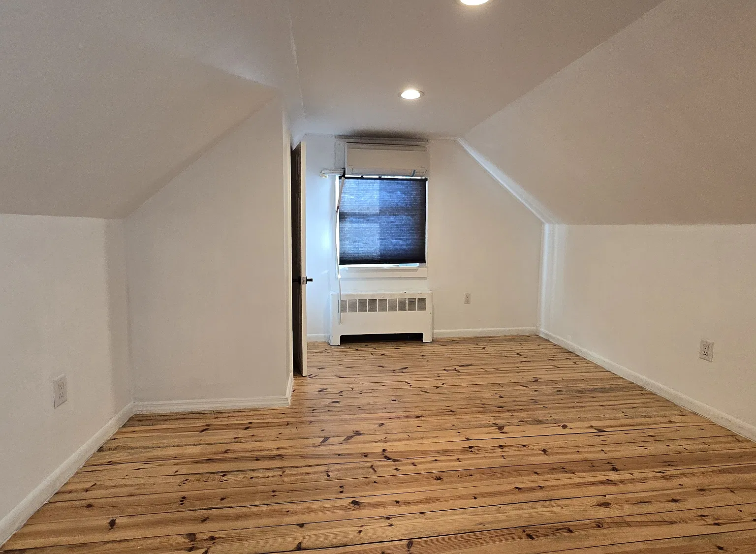 4 bed, 1109 sqft, $3,950 — Photo 3