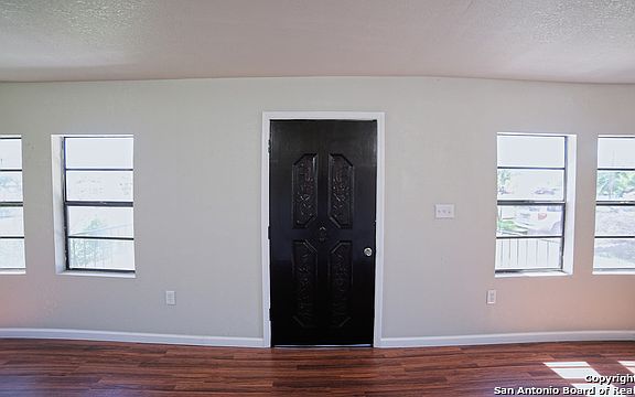 3rd image of 231 Inez Ave