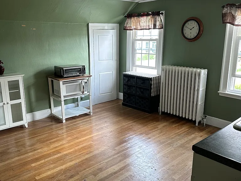 84 Court St — Photo 6
