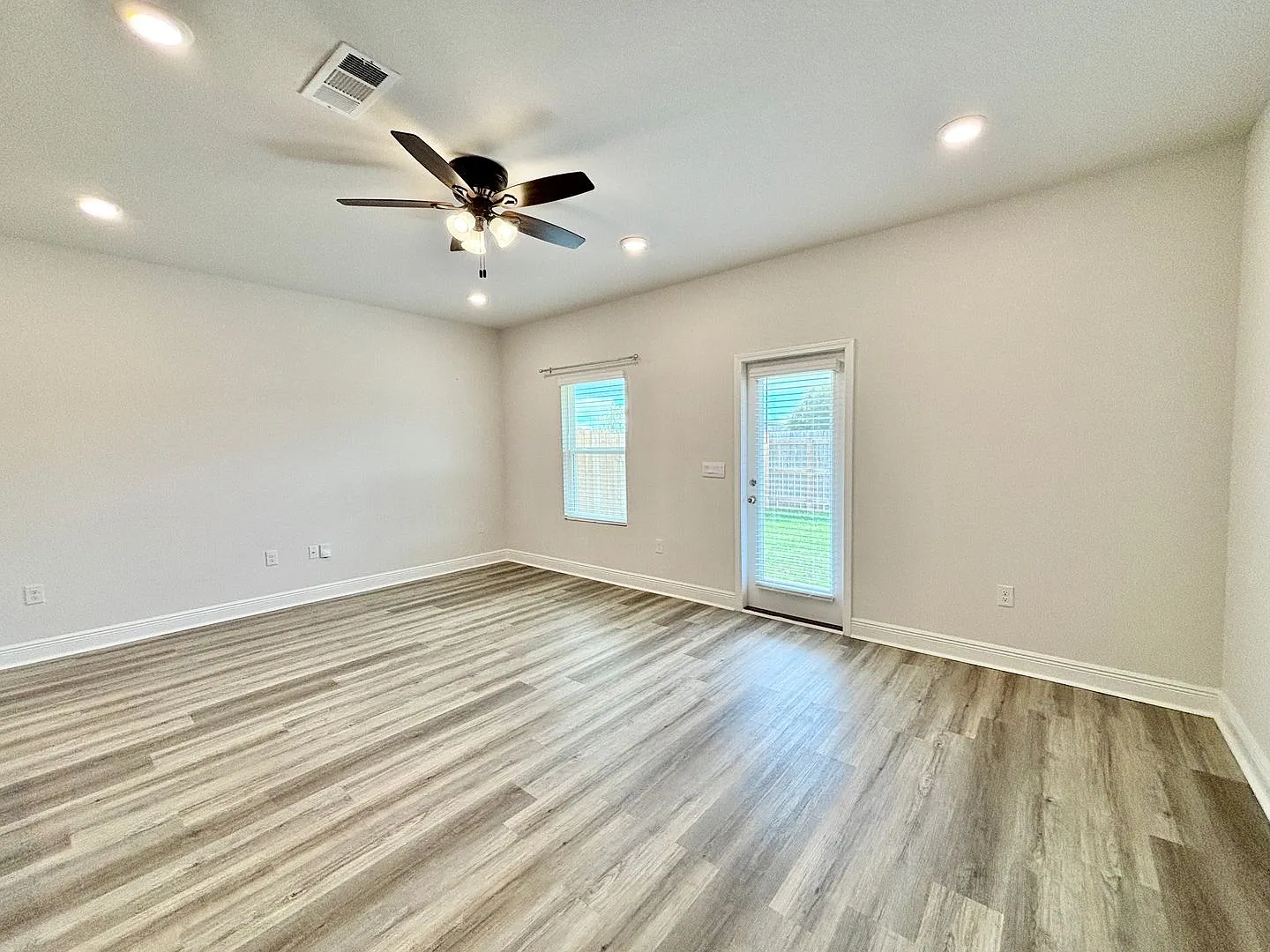 Modern 2 Story 3 Bedroom Town Home — Photo 3