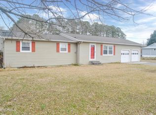 120 Norris Ln, Chinquapin, NC 28521