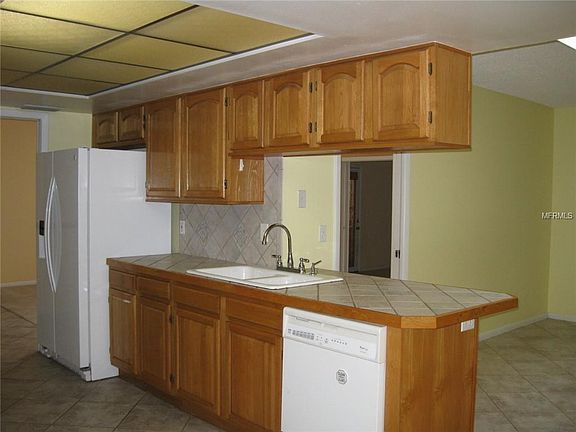 3rd image of 32 Harbor Lake Cir