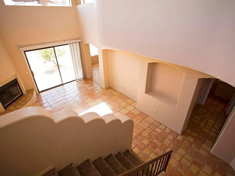 108 N Champagne Pl — Photo 4