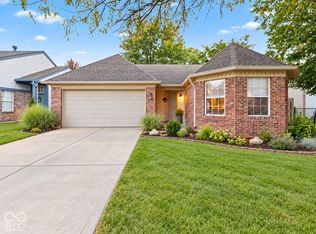 218 Lake Point Ln S, Greenwood, IN 46142