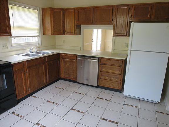 4th image of 442 Eagle Brook Dr #1